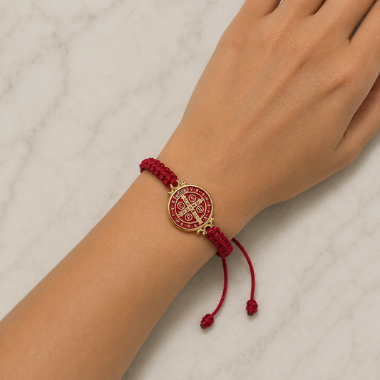 Pulsera Tejida con Medalla de San Benito